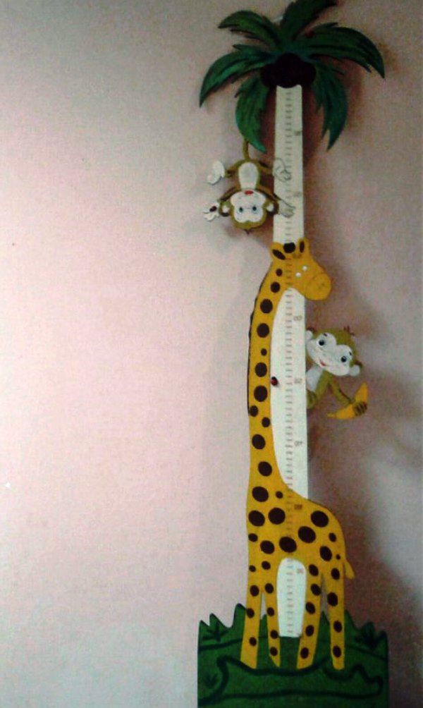 Giraffe and monkey height ruler