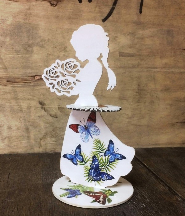 Napkin holder girl with a bouquet