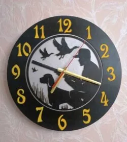 Round hunting clock