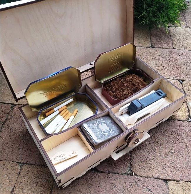 Cigarette case