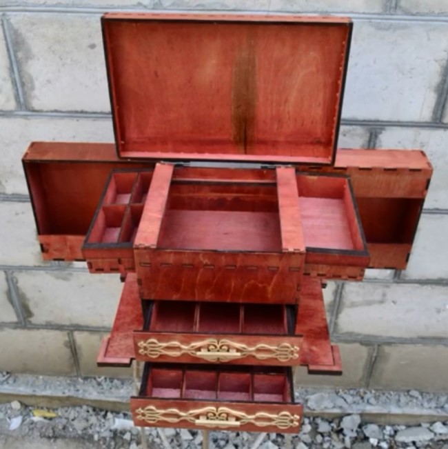 Jewelry box