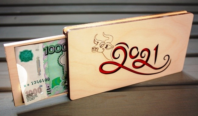 New Year's banknote box