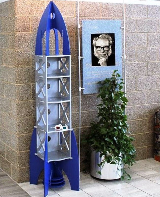 Rocket shelf for children