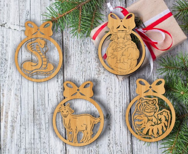 Christmas tree decoration animals