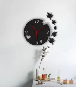 Clock has leaves