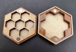 Magnetic dice box