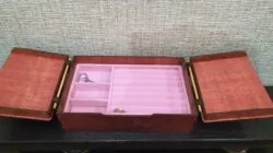 Jewelry box