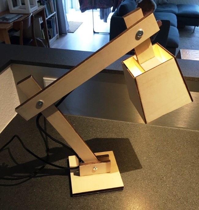 Desk lamp