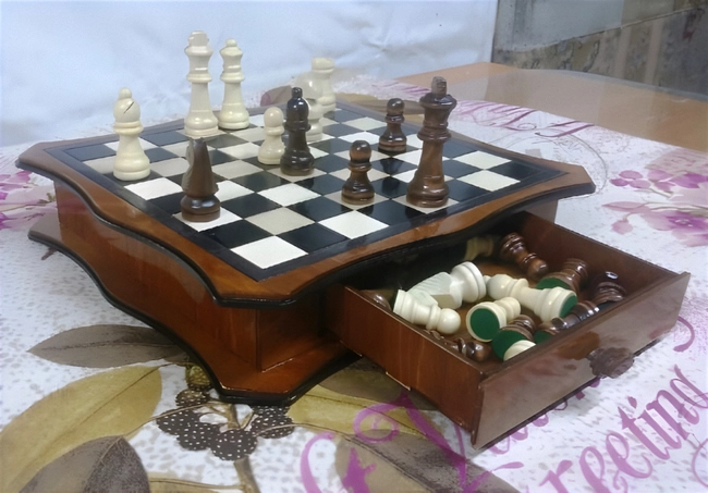 Box with chess board