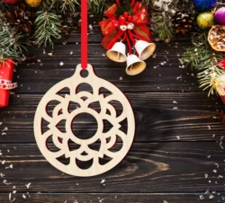 Holiday snowflake bauble