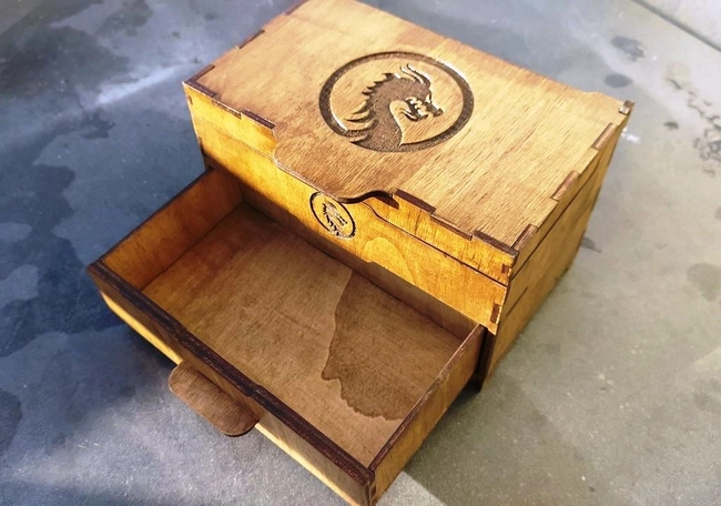 Mini chest for jewelry storage