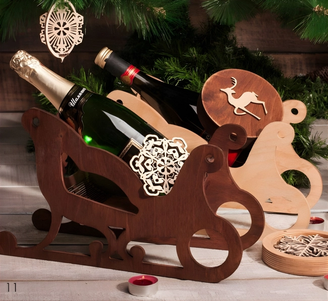 Sleigh wine holder