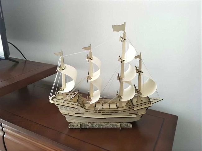 Wooden sailing ship model kit