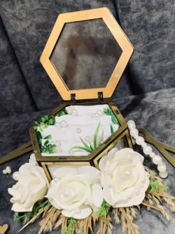 Acrylic engagement ring box