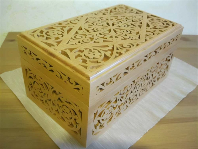 Wood carved jewelry box